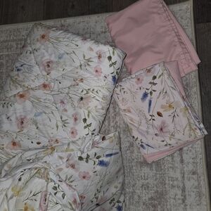TODDLER Floral Bedding Set with Pink Accents